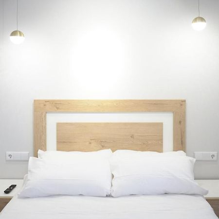 Apartamentos La Flora Burgos Todos Con Aire Acondicionado Y Ascensor Kültér fotó
